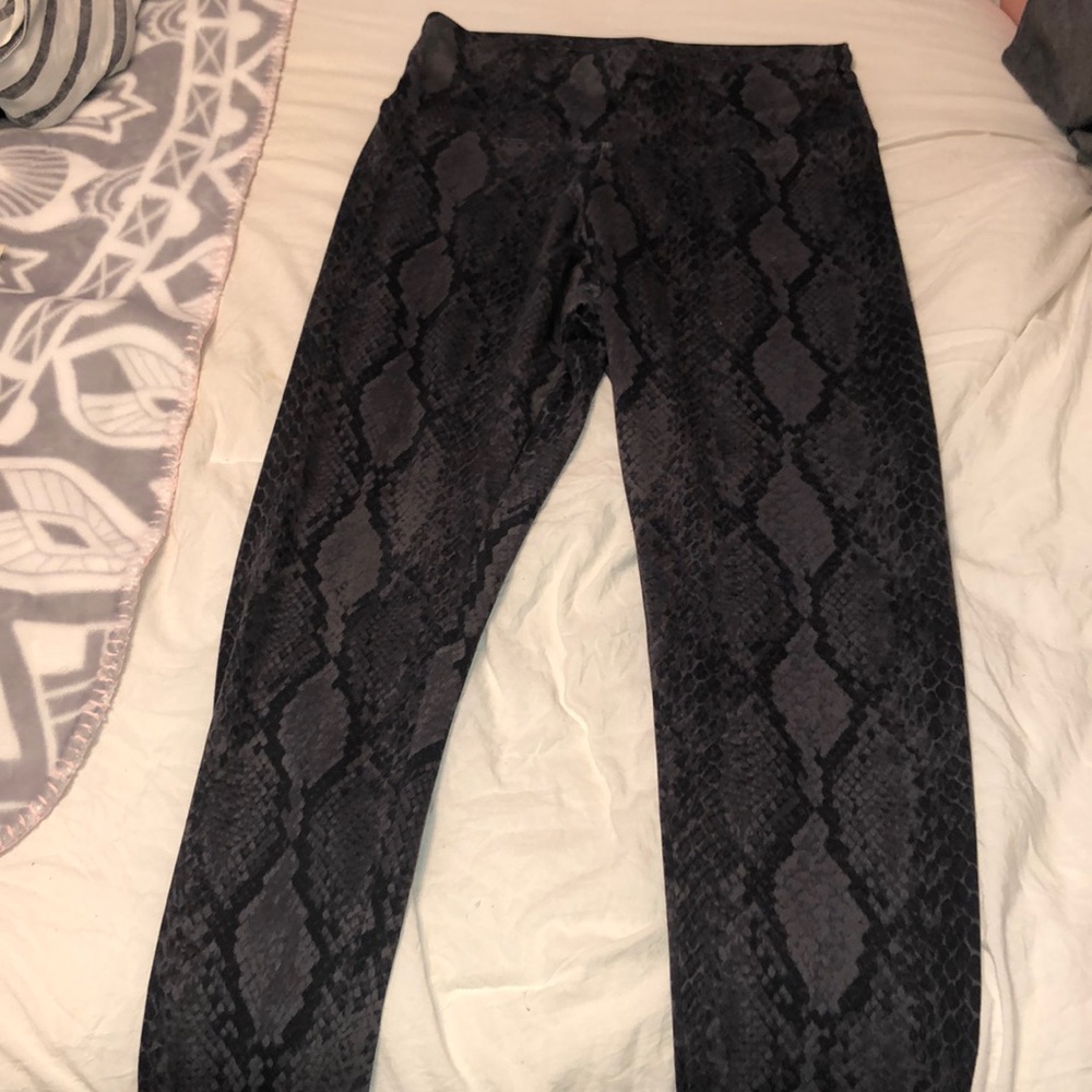 Express never worn super soft leggings